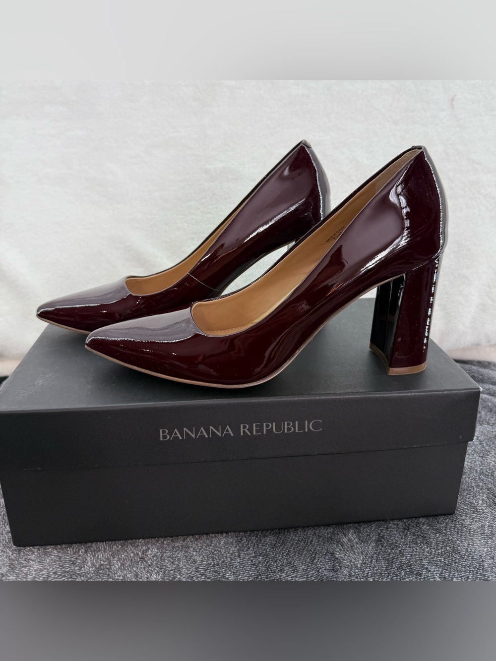 Banana Republic burgundy Red patent leather block heels Size 7.5